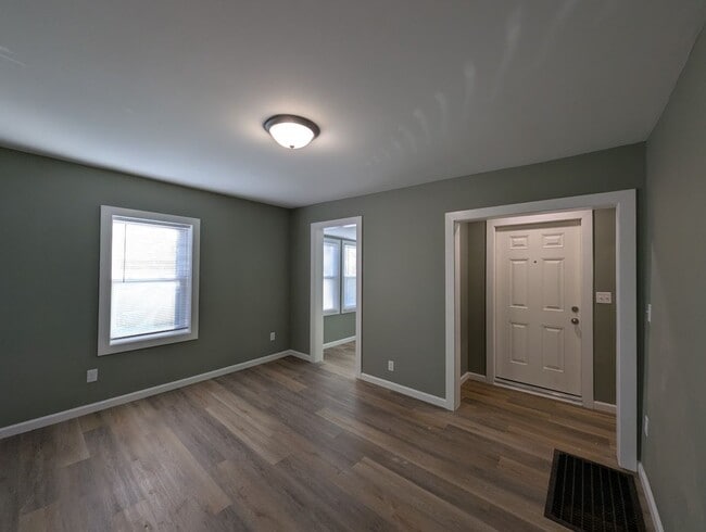 Building Photo - Newly Renovated 4 bedroom house