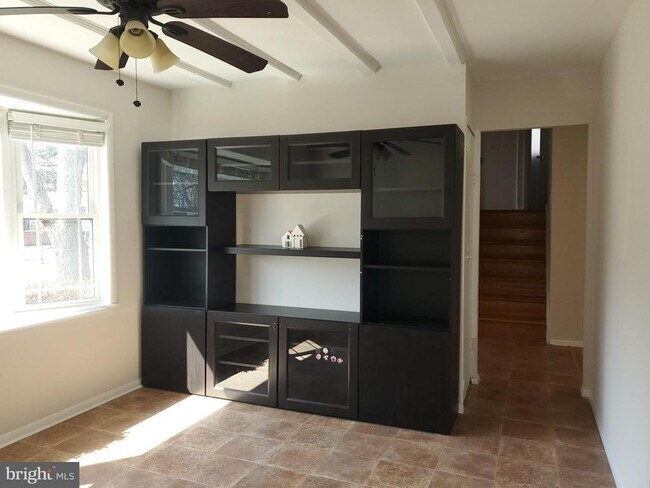 Building Photo - 702 W Edmonston Dr