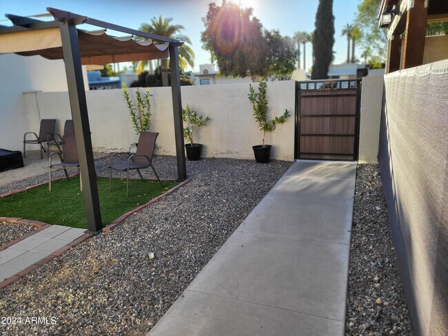 Building Photo - 153 Laguna Dr W