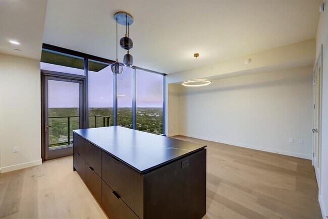 Building Photo - 44 East Ave