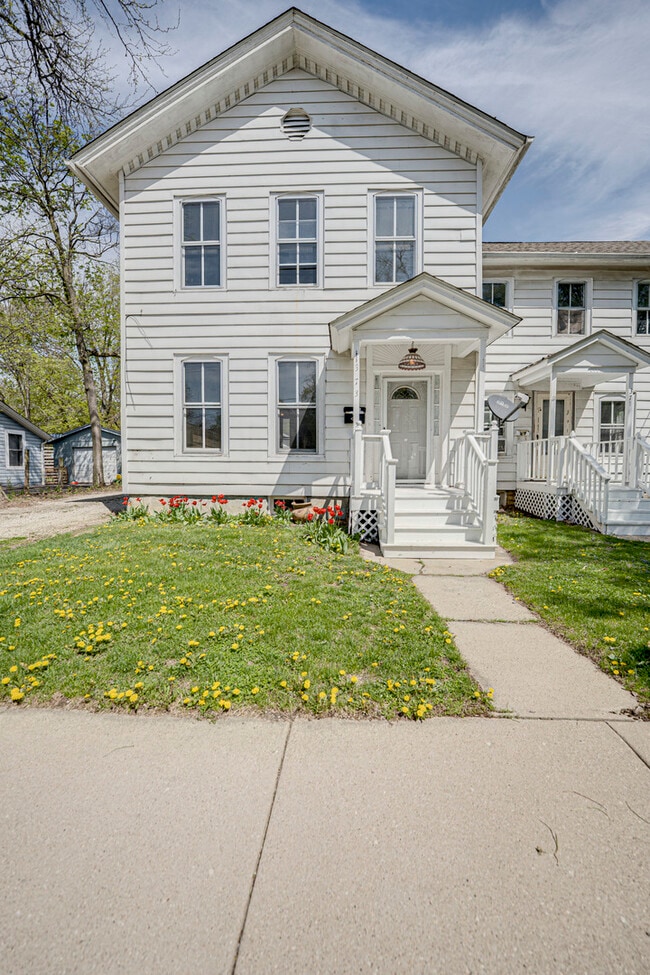Building Photo - 373 Cedar St