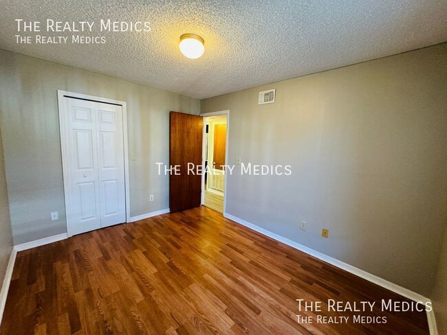 Building Photo - 5012 Laguna Bay Cir