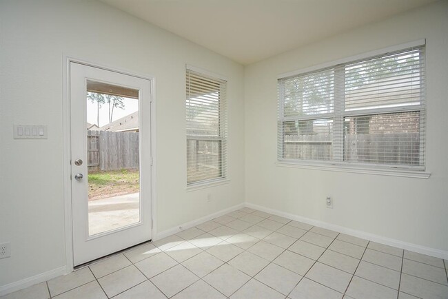 Building Photo - 22211 Weller Oaks Dr