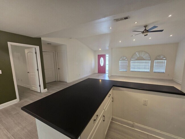 Building Photo - 3 Bedroom W/ Den + Office Space + 2 Car Garage and Fenced in Yard - Annual Rental