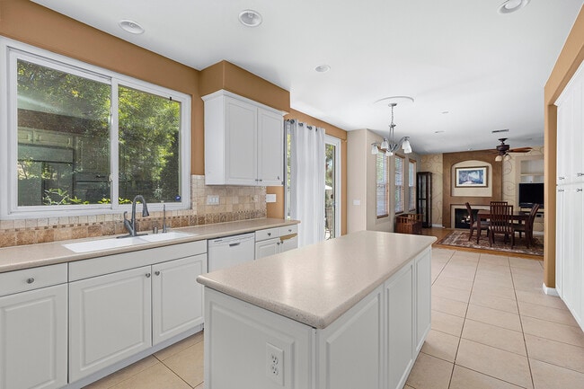 Building Photo - 16263 Lone Bluff Ct