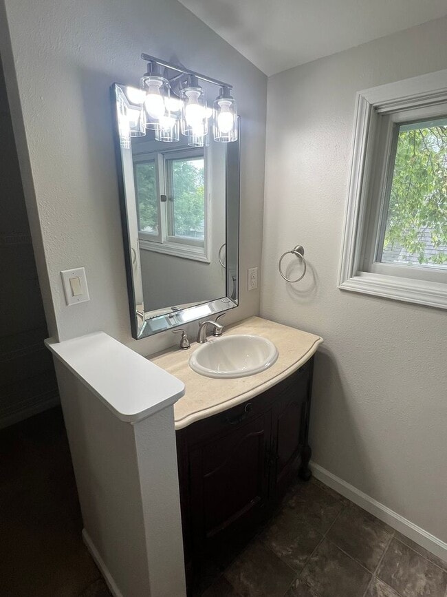 Building Photo - Recently Updated Single Family Home Available