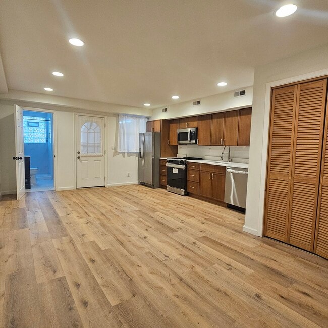 Building Photo - 14 Laidlaw Ave