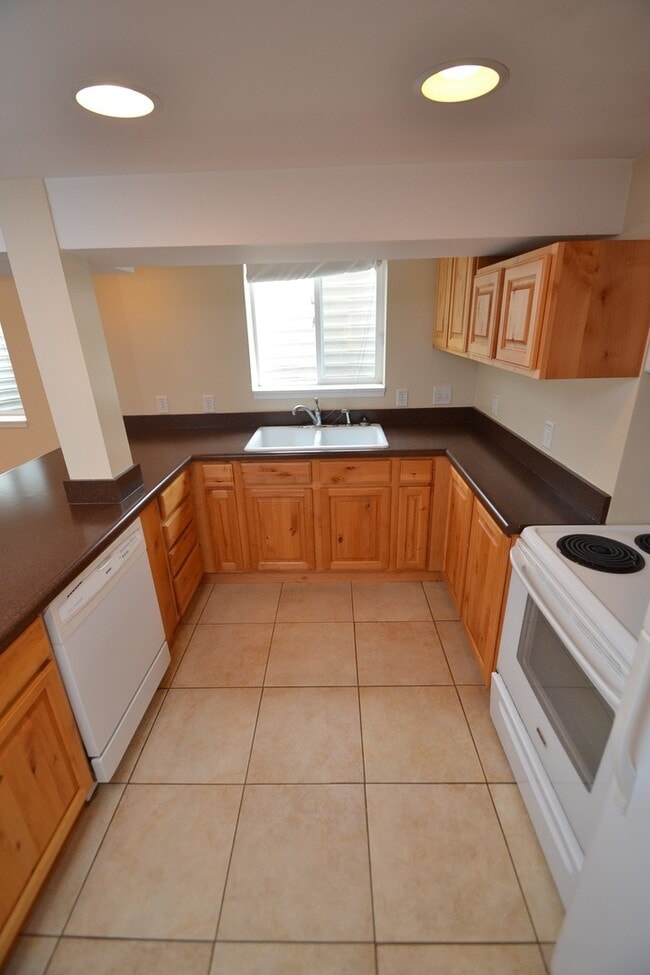 Building Photo - 1761 Edward Ave