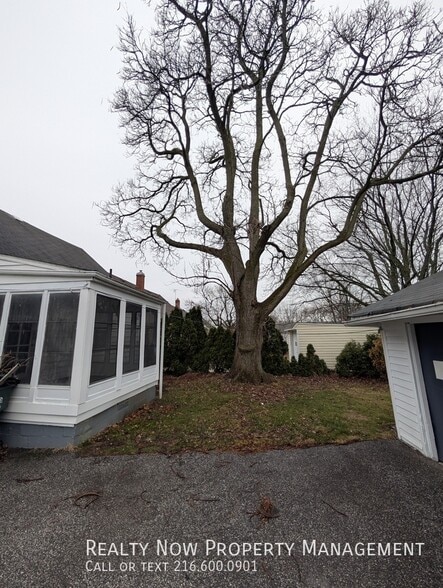 Building Photo - 27471 Forestview Ave