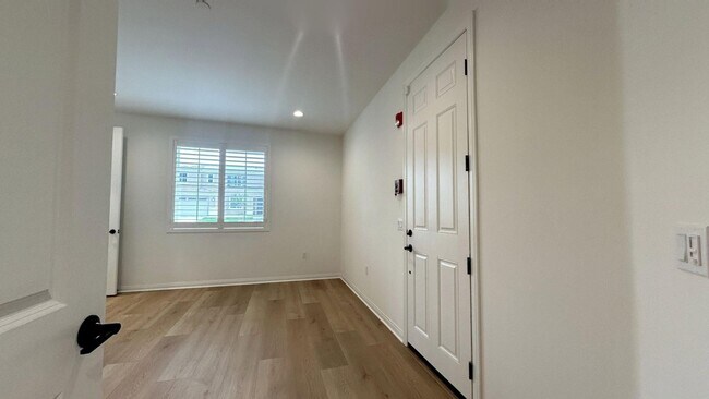 Building Photo - 25059 Sand Wedge Dr