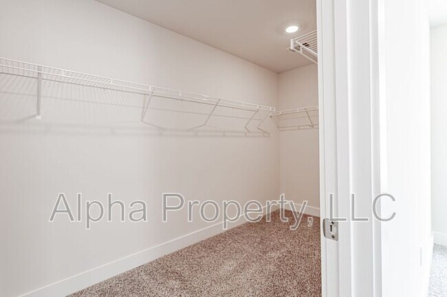 Building Photo - 44 Centimeters Dr