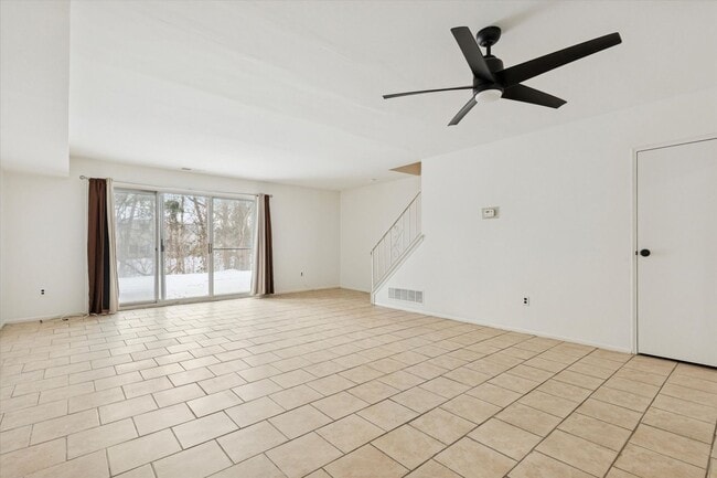 Building Photo - Available now, 3B/2.5B Two Story Townhome in Butler Park!