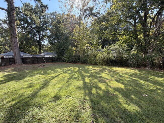 Building Photo - 4 Bedroom, 2 Bath Home in Humboldt