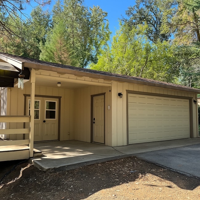 Building Photo - 19380 Pleasantview Dr