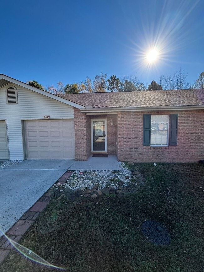 Building Photo - Cozy 3bd/2bth Condo in Powell - Minutes for UT & Downtown Knoxville!