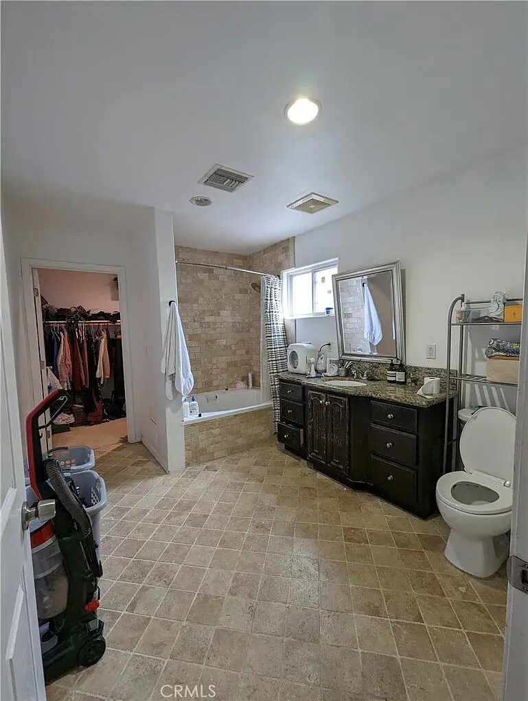 Building Photo - 2317 S Harcourt Ave