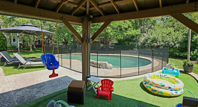 Building Photo - {5801} Spacious 2 Story Home in highly des...