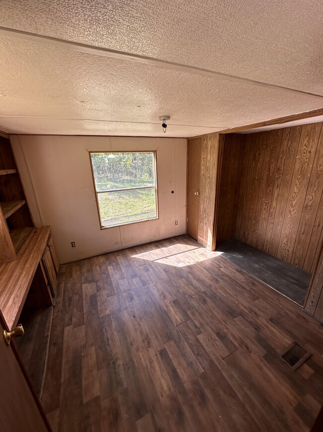 Building Photo - 103 Sherri Lee Ter