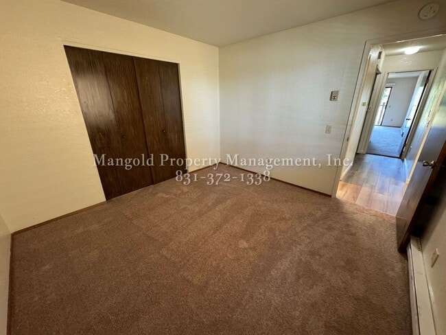 Building Photo - Tanglewood Condominium With Beautiful Bay Views, Fireplace, and Private Deck!!