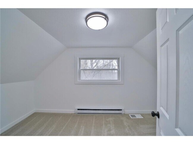 Building Photo - 3 Bedroom, 2 Bathroom Single Family House
