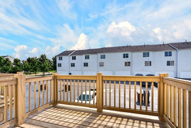Building Photo - 5652 Pittsford Dr