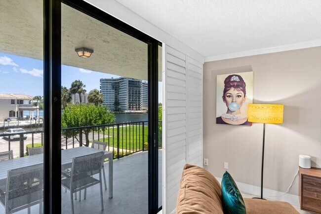 Building Photo - 899 Jeffery St