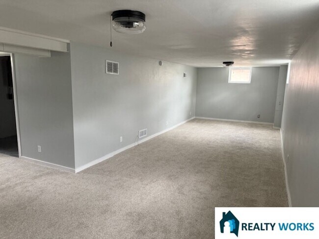 Building Photo - Charming 3-Bedroom, 1.5-Bath Home in Central Lincoln