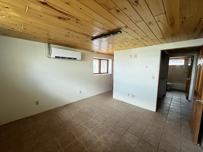 Building Photo - 409 Maria Ln