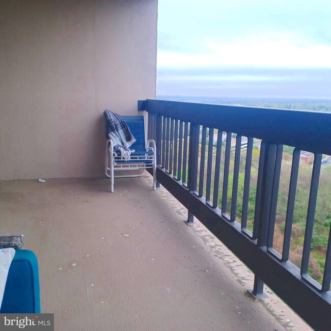 Building Photo - 3705 S George Mason Dr