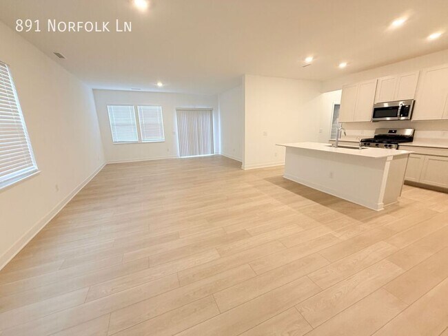 Building Photo - 891 Norfolk Ln