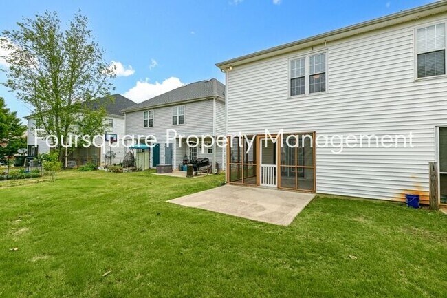 Building Photo - Townhome | Screened Back Porch | Back Pati...