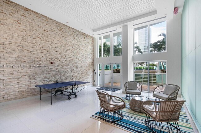 Building Photo - 41 SE 5th St