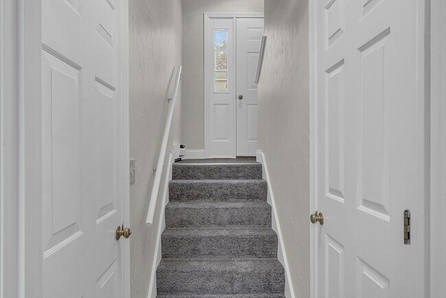 Building Photo - 67 Plantation Rd