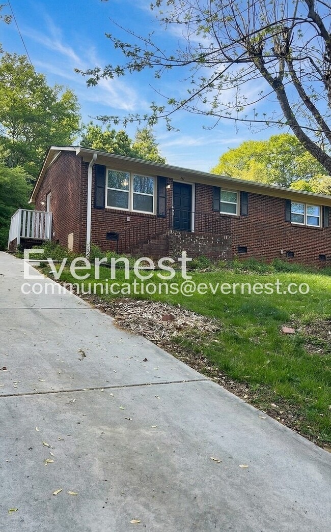 Building Photo - 907 Newcastle Rd