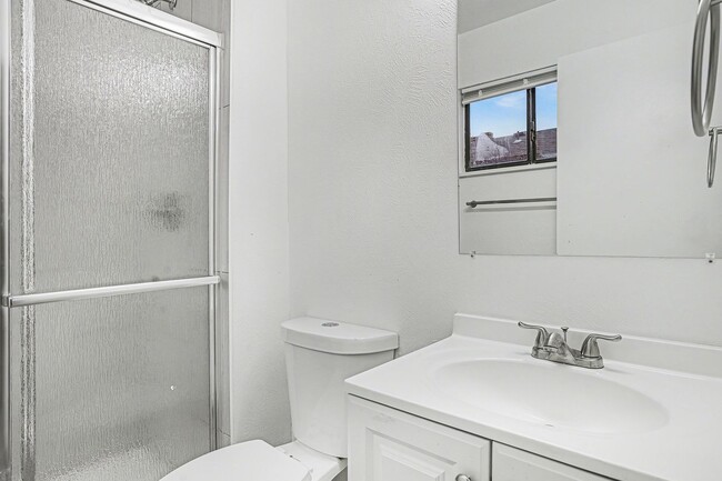 Building Photo - Renovated Duplex Available in Arvada!