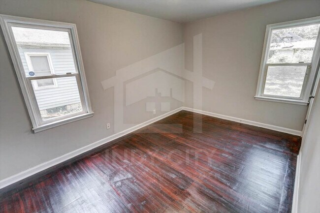 Building Photo - 3422 Kinnear Ave