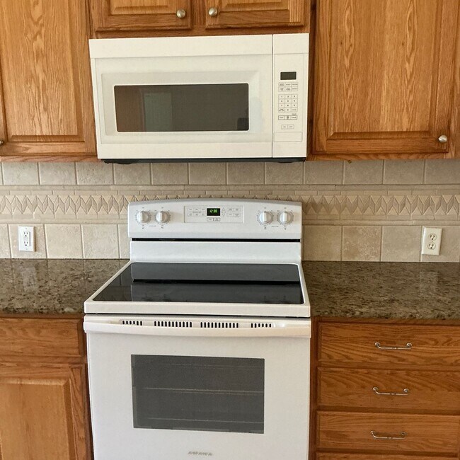 Building Photo - 3/2/2 RENTAL HOME AVAILABLE OFF DEL RIO AND PT ST LUCIE BLVD.