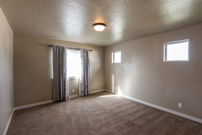 Building Photo - 2803 Tamarack St