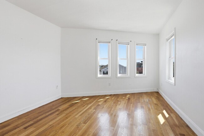 Building Photo - 176 Ferry St