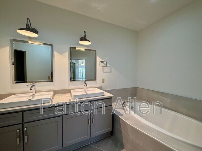 Building Photo - 9 Kenilworth Knl