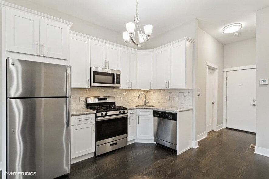 Building Photo - 1422 Chestnut W St