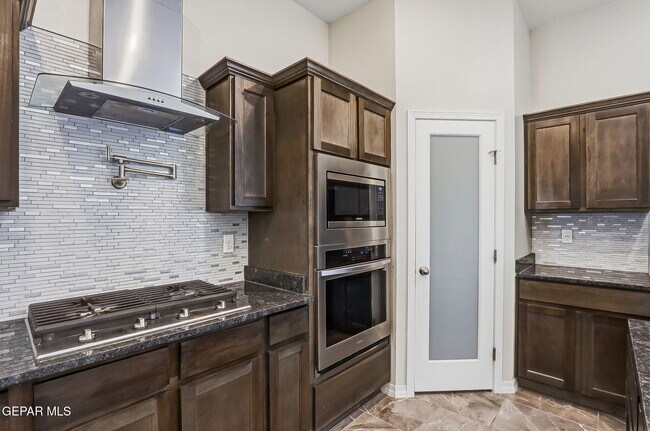 Building Photo - 928 Keenland Ave