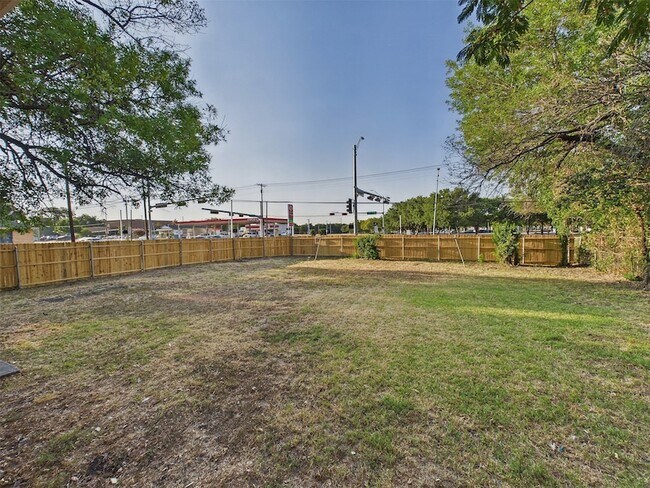 Building Photo - 6405 Seco Blvd