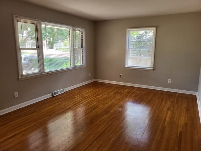 Building Photo - 2900 Hilliard Dr