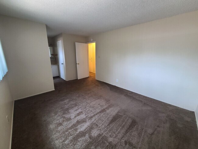 Building Photo - Utilities Included! Hayward 2-Bedroom with...