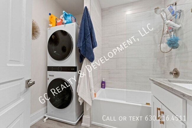 Building Photo - 1649 N Richmond St