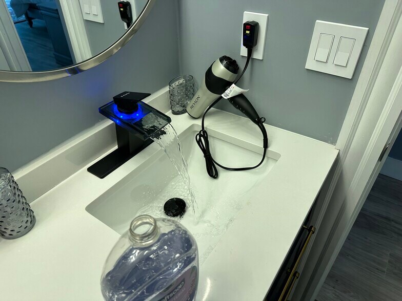 Building Photo - 122 Allen Ave