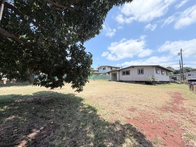 Building Photo - 3 Bedroom 1.5 Bathroom Single Family House Makakilo Home with Yard & Cool Breezes!