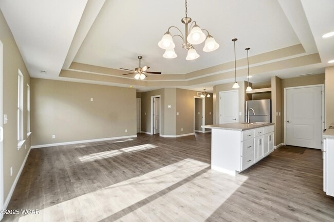 Building Photo - 2888 Lake Cir Dr