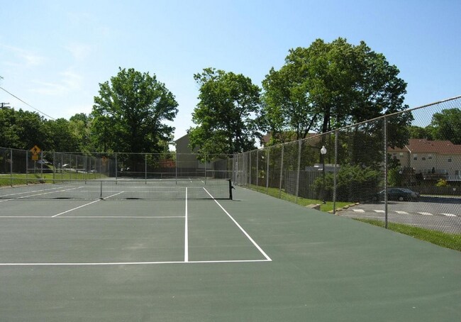 Building Photo - 1121 University Blvd W